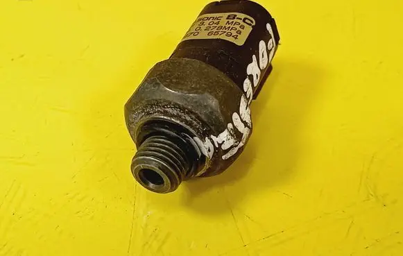 Subaru Forester SF Air conditioning (A/C) pressure sensor 2F67065794