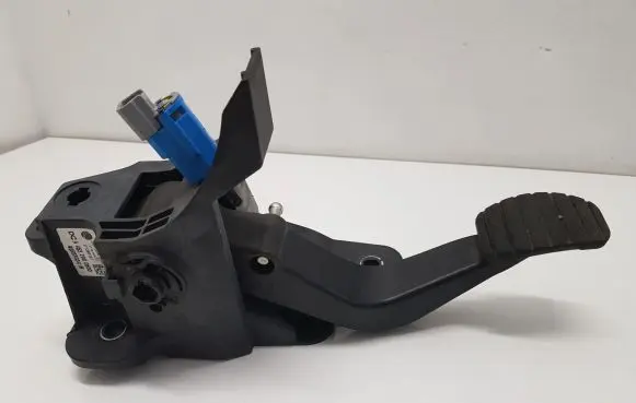 Renault Twingo III Clutch pedal 465030341R A4532900500