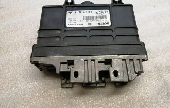 Volkswagen Golf III Engine control unit/module 8A0907311K 26SA3007 0261203182