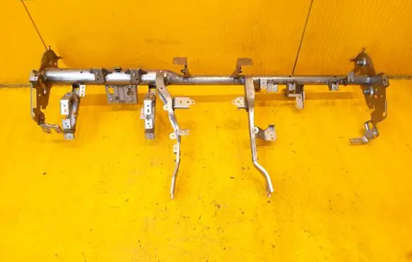 Nissan NP300 Dashboard cross member/frame bar 
