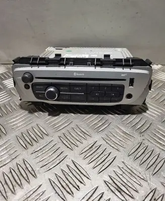 Renault Twingo II Radio/CD/DVD/GPS head unit 281151607R A2C80533800