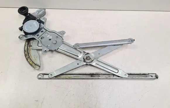 Suzuki Swift I Front door window regulator with motor 8343063J00 2621003370