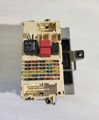 Alfa Romeo 147 Fuse box set 467463750 501208570090