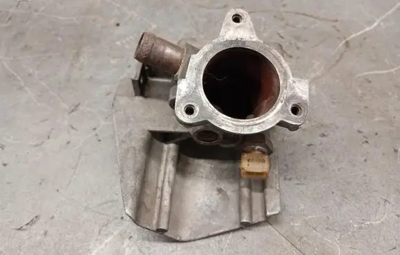 Renault Megane I Thermostat housing 7700869906