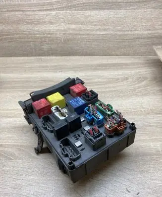 Renault Laguna II Fuse module 8200148809A