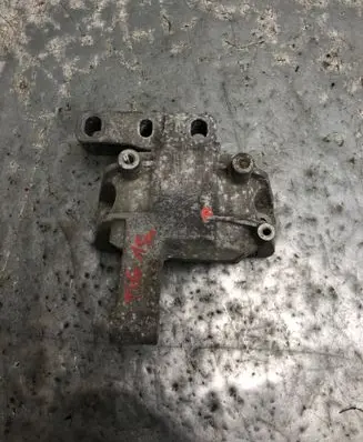 Volkswagen Tiguan Engine mount bracket 5N0199262F