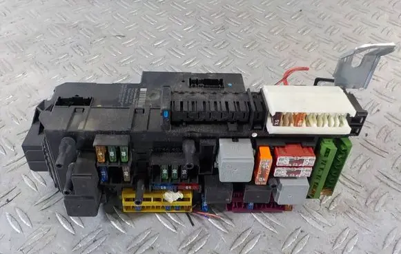 Mercedes-Benz E W212 SAM control unit 5DK00962038