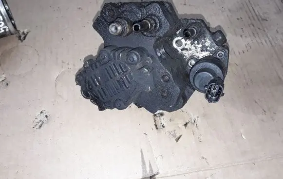 Renault Master III Fuel injection high pressure pump 8200041766 0445010033