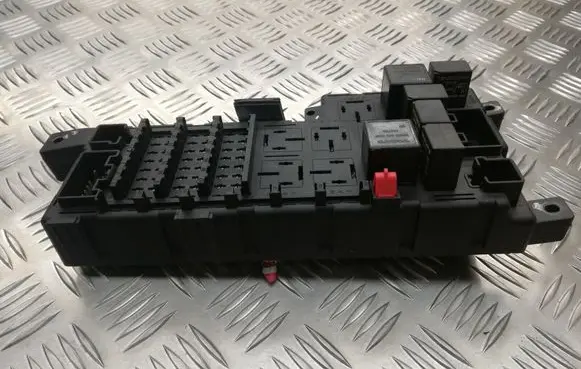 Volvo S60 Fuse module 8678449 518828009