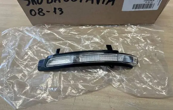 Skoda Octavia Mk2 (1Z) Mirror indicator light 3T0949101 1H4605A