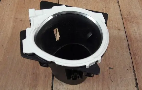 Cup holder front