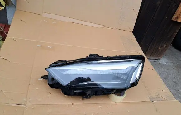 Audi A5 Headlight/headlamp 8W6941011