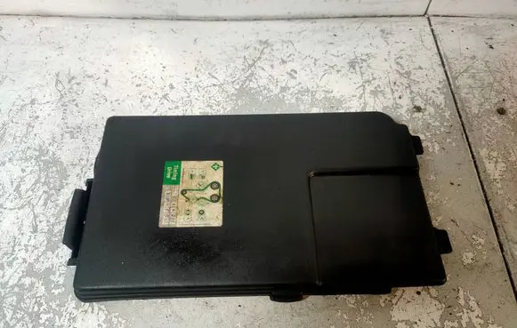 Audi A3 S3 8P Battery box tray cover/lid 1K0915443