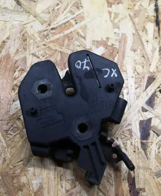 Volvo XC70 Engine bonnet/hood lock/catch 9483764 9483765