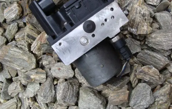 Land Rover Range Rover L322 ABS Pump SRB000273