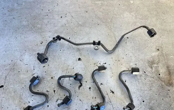 Mercedes-Benz C W204 Fuel injector supply line/pipe