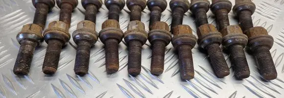 Mercedes-Benz Sprinter W901 W902 W903 W904 Nuts/bolts 