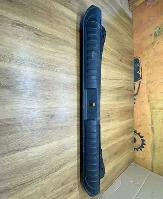 Trunk/boot sill cover protection