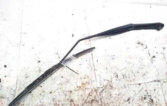 Chevrolet Cruze Front wiper blade arm