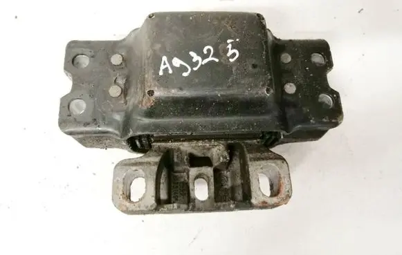 Skoda Octavia Mk2 (1Z) Engine mount bracket 1k0199555