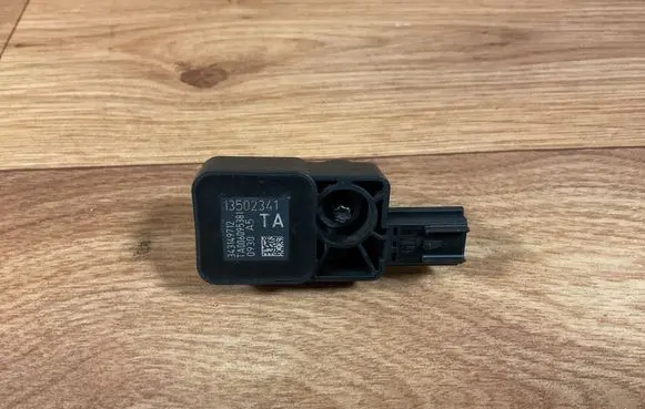 Opel Insignia A Airbag deployment crash/impact sensor 13502341