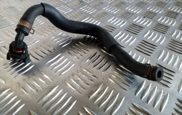 Nissan Juke I F15 Breather hose/pipe 