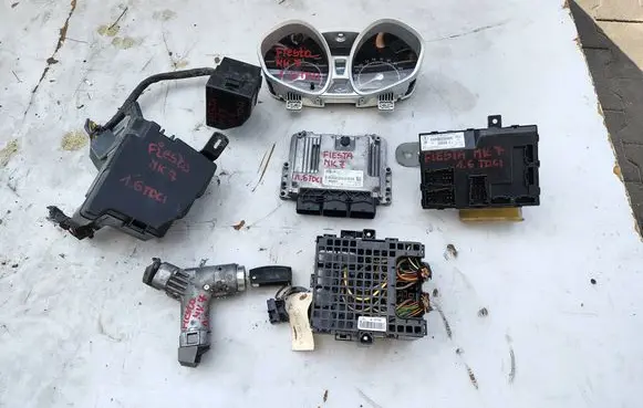 Ford Fiesta Engine control unit/module AV2112A650HJ