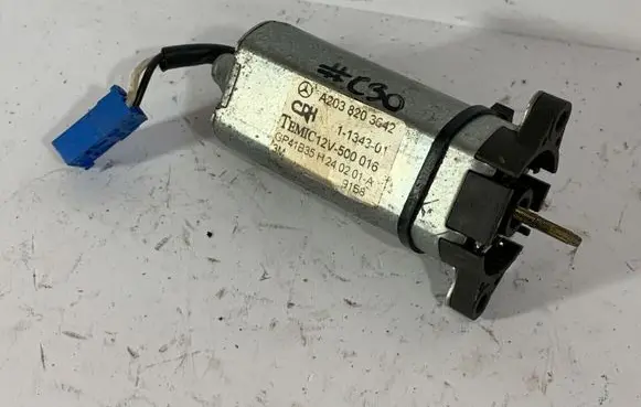Mercedes-Benz C W203 Seat adjustment motor A2038203642
