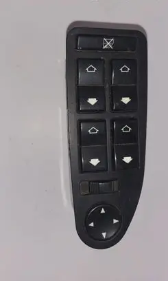 BMW 5 E39 Electric window control switch 8368966