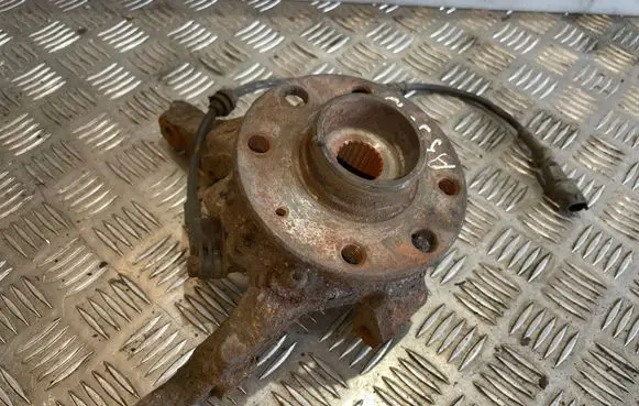 Opel Meriva A Front wheel hub 93328738