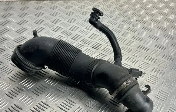 Volkswagen Sharan Turbo air intake inlet pipe/hose 5N0129656