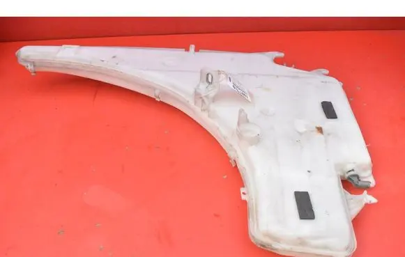 BMW 1 E82 E88 Windshield washer fluid reservoir/tank 7124231