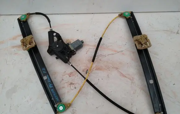 Skoda Octavia Mk3 (5E) Front door window regulator with motor