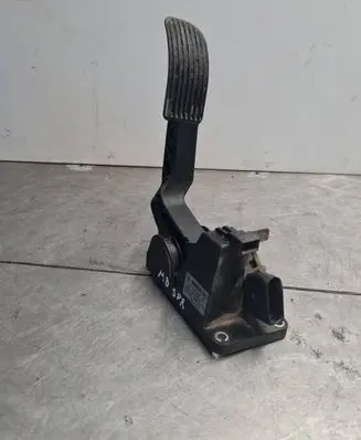 Mercedes-Benz Sprinter W906 Accelerator throttle pedal A9013000404 190413732 0281002335
