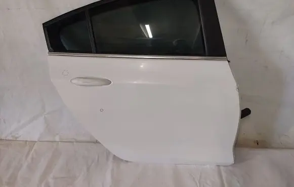 Chevrolet Cruze II Rear door 84052335