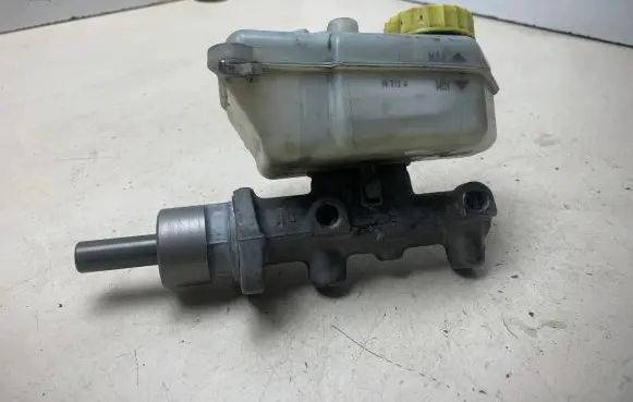 Master brake cylinder