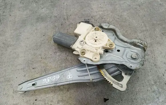 Toyota Avensis T250 Rear door window regulator with motor 6983005100