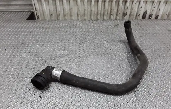 Volvo V70 Engine coolant pipe/hose