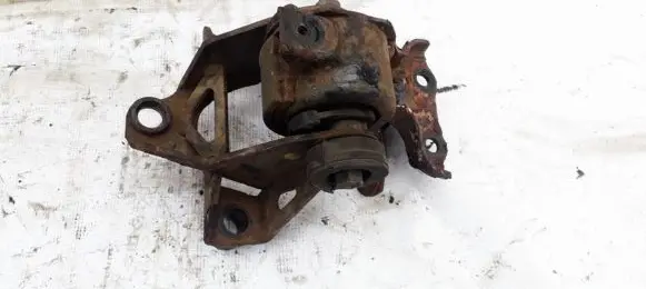 Mazda 6 Engine mount bracket