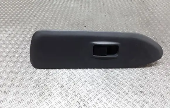 Mitsubishi Lancer Electric window control switch MR587851