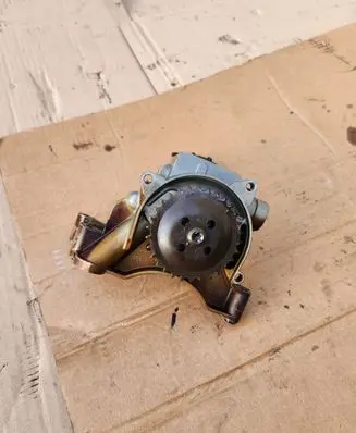 Volkswagen Golf V Oil pump 03C105T