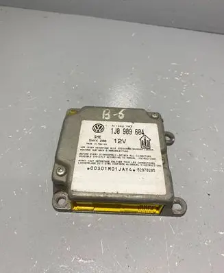 Volkswagen PASSAT B5 Airbag control unit/module 1J0909604 52970205 5WK4200