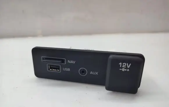 Land Rover Discovery Sport USB socket connector FK7219C166BC