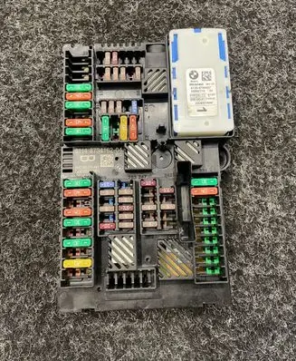 BMW 5 G30 G31 Fuse module 8795477 8734162