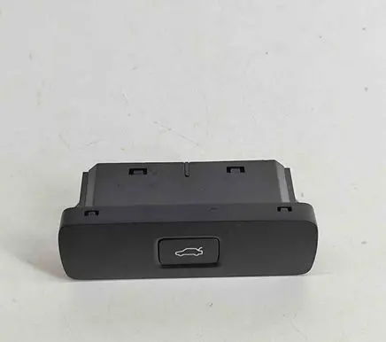 Volvo XC40 Tailgate/boot open switch button 32350330