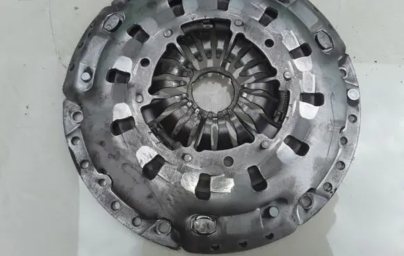 Volvo S60 Pressure plate 4121E0900