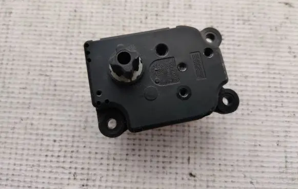 Chevrolet Cruze Air flap motor/actuator 52433779R0 EAD599 2011252