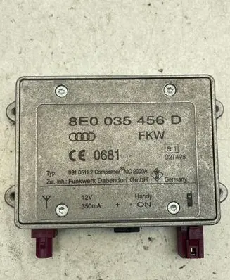 Audi A4 S4 B8 8K Aerial antenna amplifier 8E0035456D 09105112