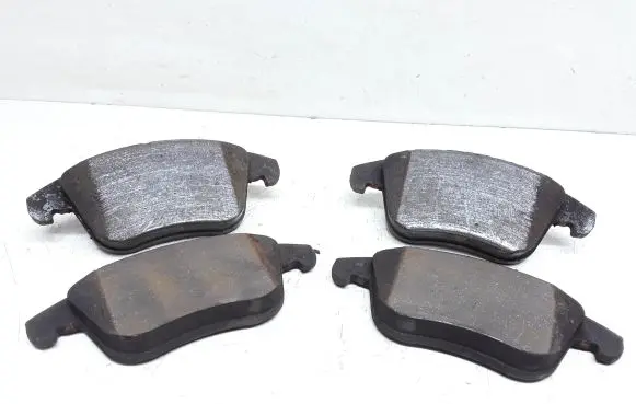 Volvo V70 Brake pads (front) 