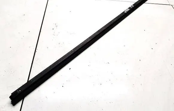 Hyundai Ioniq Front door glass trim molding 